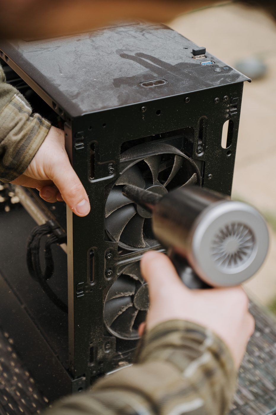 Nettoyage des ventilateurs d'un PC de bureau en Alpes-Maritimes