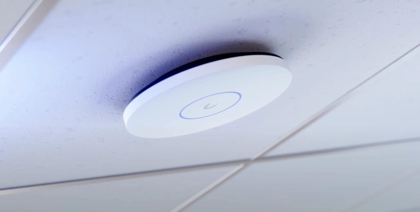 Borne UniFi murale avec anneau cyan iSi06